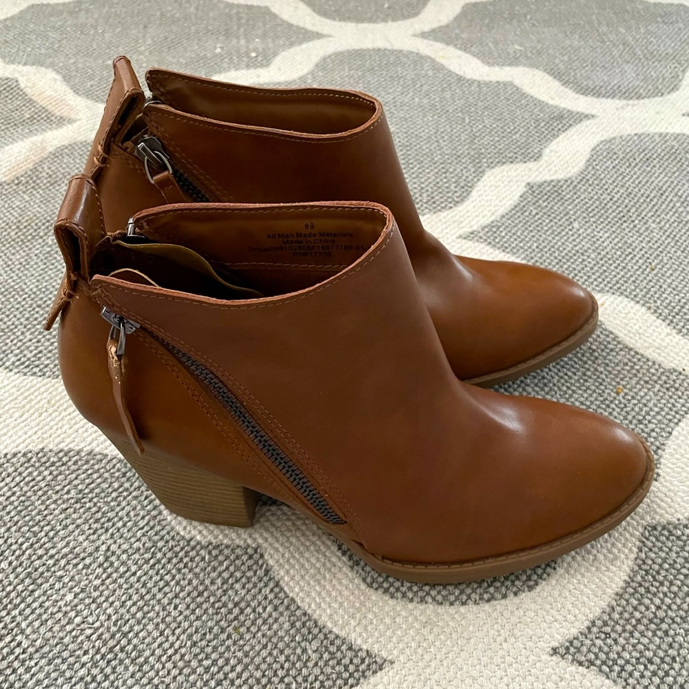 LAST CALL🌺 NWOT Brown Ankle Boots by DV by Dolce Vita Sz 8.5